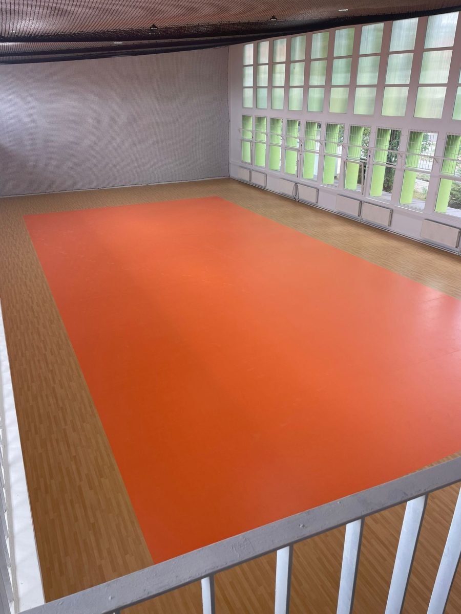 Profesjonalny montaż wykładziny sportowej PVC w hali w Suwałkach i okolicach